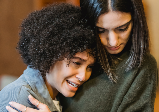 Dalla Solitudine all'Empatia: Come Comprendere Meglio Te Stessə può Migliorare le Tue Relazioni